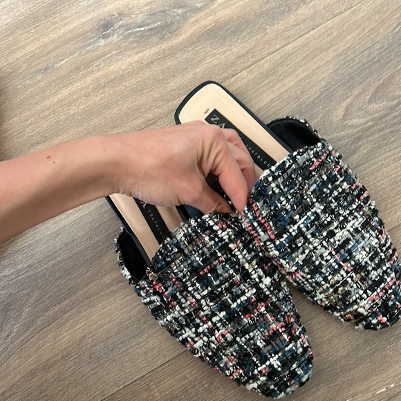 Zara slides - Picture 2 of 3